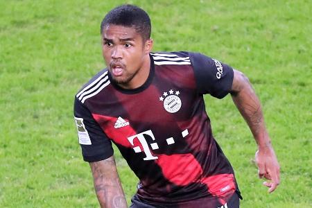 Trickreich mit dem Ball am Fuß, aus guten Ansätzen resultierte letztlich zu wenig Ertrag. Spielte sein Tempo nur selten aus....