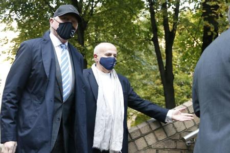 Becker mit Maske durch die Parks: 