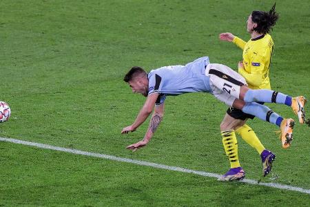 Übernahm nach einer Stunde die linke Außenbahn. Wirkte in der Defensivarbeit teils wackelig und unsicher im Zweikampfverhalt...