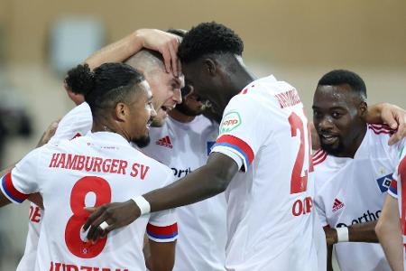 HSV siegt dank Terodde in Karlsruhe