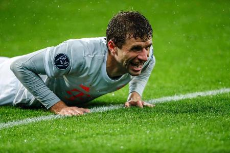 Wurde im Zehnerraum häufig hart angegangen, ließ sich davon aber nie aus der Ruhe bringen. Machte die Bälle meist stark fest...