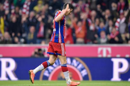 Zur Saison 2014/2015 wechselt Robert Lewandowski als Bundesliga-Torschützenkönig vom BVB nach München. Bereits im ersten Lig...