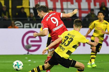Und schon wieder hat der BVB keine Chance: Lewandowski zaubert noch vor der Pause ein Hackentor aus dem Hut und stellt auf 2...