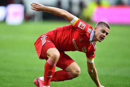 Übernahm für die letzten Minuten eine der Positionen im Zentrum. Hinterließ einen ordentlichen Eindruck gegen den Ball, fand...