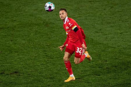 Deutete als Kruse-Vertreter seine Qualitäten durchaus an und steuerte bei den Gegenstößen passable Ideen bei. Musste aber sc...