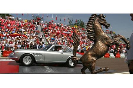 Und alles im Zeichen des Ferrari-Pferdes.