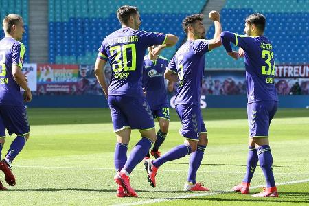 ... verhalten sich die Freiburger Spieler bei ihrem Torjubel.