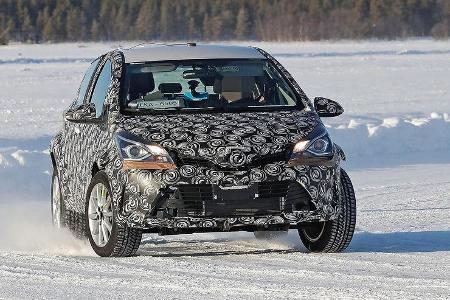 Toyota Yaris SUV Muletto Erlkönig