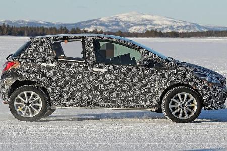 Toyota Yaris SUV Muletto Erlkönig