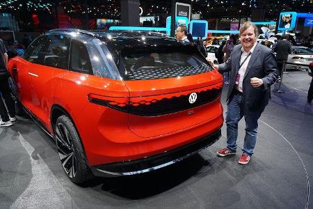 Pro VW Roomzz Luca Leicht: Optisch bringt der große Elektro-VW Schwung ins SUV-Segment. Offroad-Elemente treten in den Hinte...