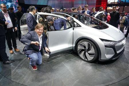 Contra Audi AI:ME – Luca Leicht: Form und Proportionen wirken attraktiv. Aber wozu dieser eingezogene Schweller? Sieht aus, ...