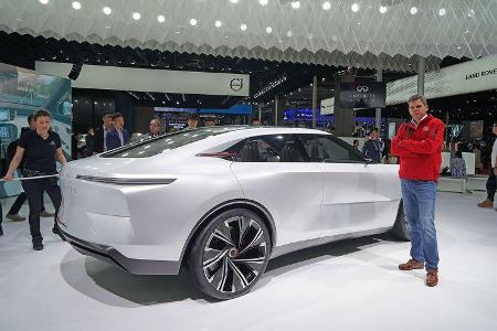 Contra Infiniti QS Inspiration - Gerd Stegmaier: Riesenräder, flache Fensterfläche, schmale Leuchten - sieht schnittig aus? ...