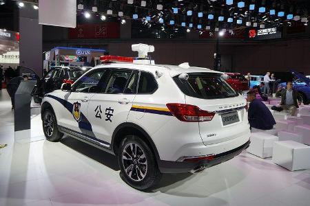 Und klar, Kameras gibt's auch entgegen der Fahrtrichtung und seitlich ...