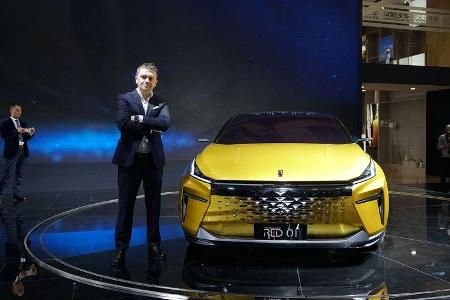 Der russische Designer Andrei Trofimtchouk sagt aber, die Studie kommt fast genauso in Serie, es wird bei gleichen Proportio...