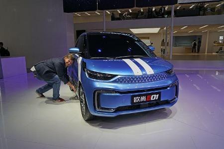 Autos in Smart-Größe sind in China beliebt. Diese hier sieht aus, als könnte die leicht umfallen.