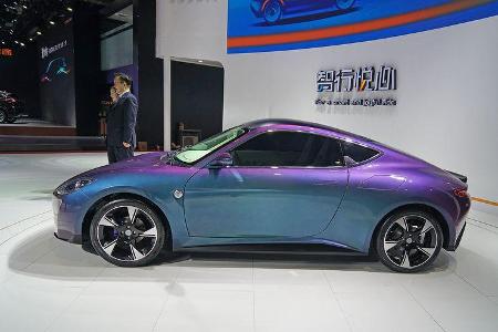 Die Seitenlinie ist dann doch etwas gedrungener als die des 911.