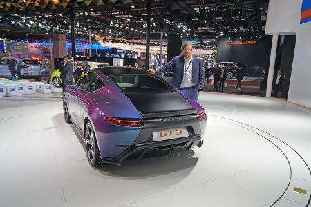 Aber die Heckleuchten sind schon verdammt nah am Zuffenhausener Sportwagen.