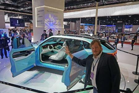 Noch eine E-SUV-Studie, diesmal von Wey. Mit vier gebogenen Displays im Innenraum.
