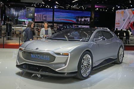 Auch wir was von Aston Martin. Die Felgen tragen ein eigenes Blütenmuster.