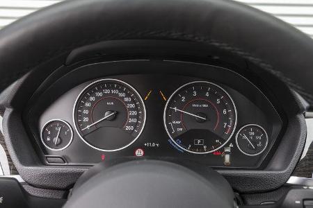 BMW 318i Touring Details