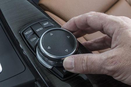 BMW 318i Touring Details