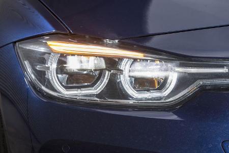 BMW 318i Touring Details