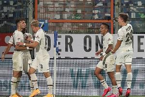 Krisenklub St. Pauli holt neuen Stürmer und Torwart