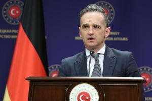 Maas scherzhaft zu Özil-Wechsel: Thema "sensibler als die Impfung"