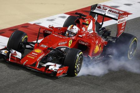 Schon im ersten Jahr hängt der Ferrari-Neuzugang im Vergleich zu Lewis Hamilton deutlich hinterher. Während der Brite fehler...