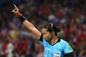 Schiedsrichterin Alves Batista pfeift bei Klub-WM - keine deutschen Unparteiischen