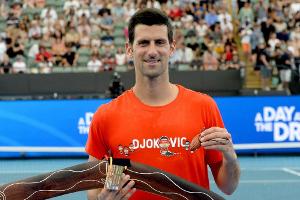 Djokovic bei Rückkehr auf den Tennisplatz mit Kurzprogramm