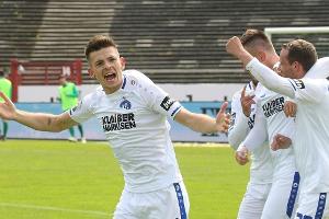 Wanitzeks "Hattrick" und zwei Eigentore: KSC stürzt Würzburg tiefer in die Krise