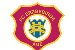 Aue: Wadenbeinbruch bei Riese