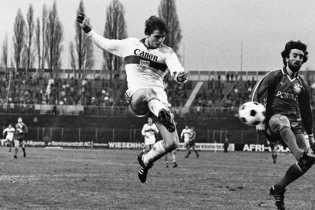 20 Jahre, 186 Tage - beim 4:0 gegen den 1. FC Kaiserslautern am 06.02.1982