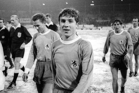 19 Jahre, 309 Tage - beim 3:4 gegen Eintracht Frankfurt am 01.11.1969