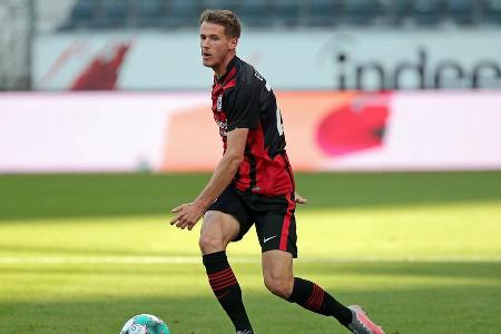 Verzeichnete über die rechte Seite seltener Vorstöße als Kostic auf der anderen Außenbahn. Kam dennoch zu seinen Szenen, ver...