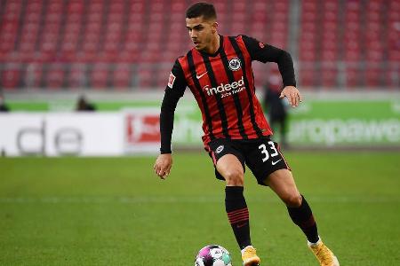 Machte die Bälle meist gut in der Spitze fest, zeigte bei der Ballverarbeitung seine ganze Klasse. Nutzte einen schweren Boc...