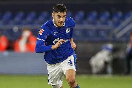 Stand in den ersten defensiven Situationen nie optimal, war deshalb mehrfach auf die Kollegen angewiesen, um Schlimmeres zu ...