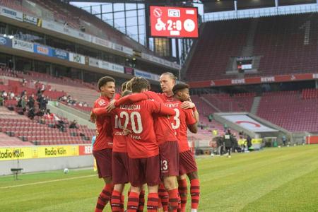 Rexhbecaj schießt Köln zum Sieg im Schnee-Derby