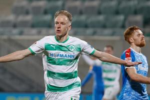 Fürth schlägt Kiel: Aufstiegsrennen beginnt von vorne