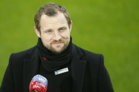 Svensson stützt Rose: 