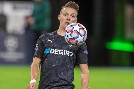 Ersetzte Hofmann für die letzten Minuten, der sich bei einem Zweikampf am Knie verletzt hatte. Ließ in der Schlussminute die...