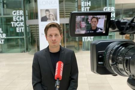 Sonderrolle Fußball: Kühnert fordert Entschuldigung von Flick