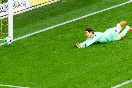 Erwischte einen ganz bitteren Tag und hatte großen Anteil an der Niederlage seiner Mannschaft. Leistete sich schon gegen Jeo...