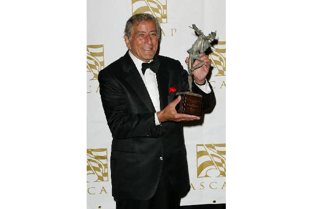Tony Bennett gilt als Vorzeige-Gentleman, doch das war nicht immer so. Die 70er waren ein schweres Jahrzehnt für den Sänger,...