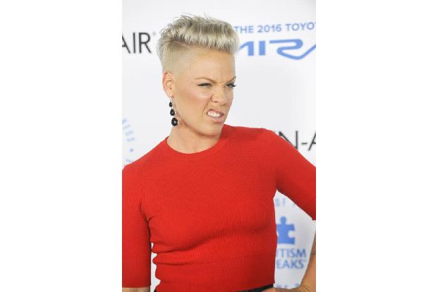 Pink hatte eine wilde Jugend. Als sie 13 Jahre alt war, begann sie sich in Clubs als Raverin auszuleben. Im Alter von nur 15...