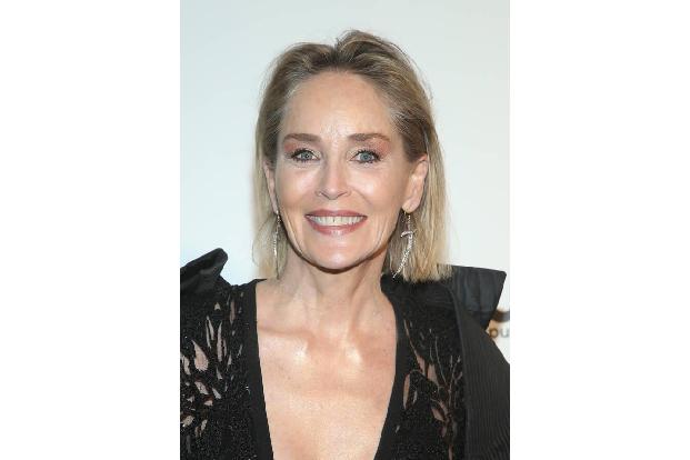 Sharon Stone bereut zwar nicht, in 'Basic Instinct' Michael Douglas den Kopf verdreht zu haben, doch auf DIE SZENE im Polize...