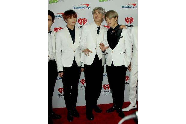 BTS war die erste K-Pop-Band, die es auf die Nummer eins der US-Charts schaffte. Ihr Video zu 'Boys in Luv' war zudem das in...