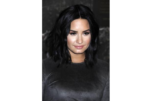 Eine neue Doku über Demi Lovato soll ab März den Zeitraum vor ihrer Überdosis 2018 aufrollen. In einem Trailer erzählt Demi ...