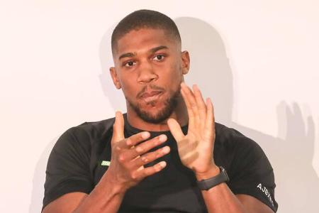 Zum Boxen braucht man einen kühlen Kopf – den holt sich Champion Anthony Joshua vor dem Kampf im Eisbad. Eigentlich hasst er...